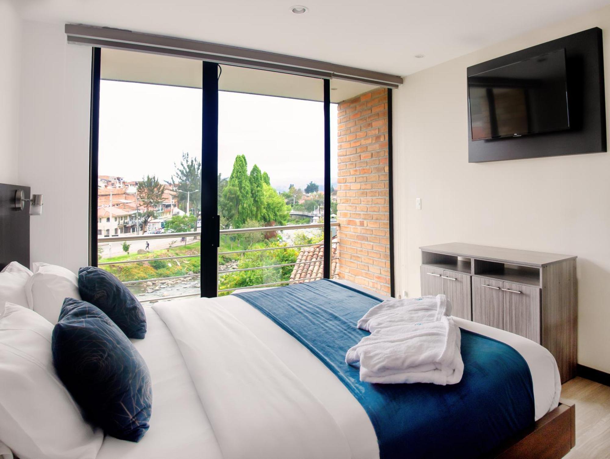 Hotel & Suites En Cuenca, Venue Batan Куэнка Экстерьер фото